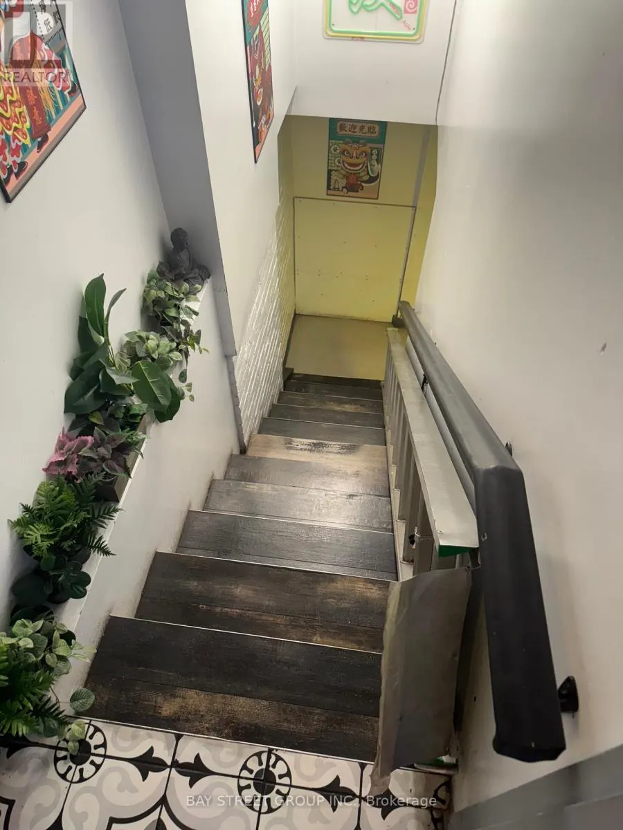 382 SPADINA AVENUE