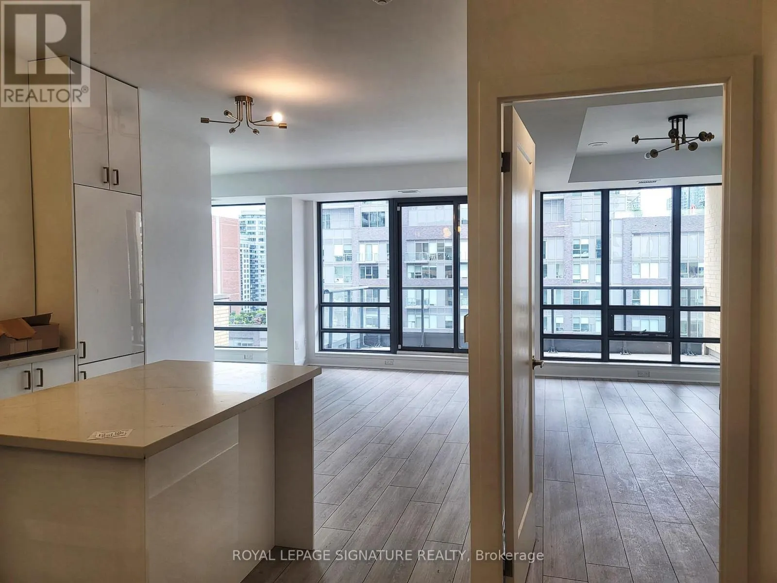 1311 - 438 KING STREET W