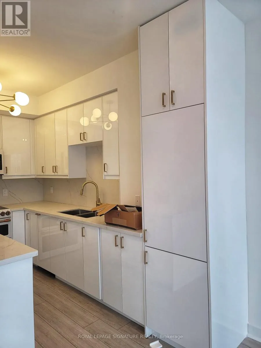 1311 - 438 KING STREET W