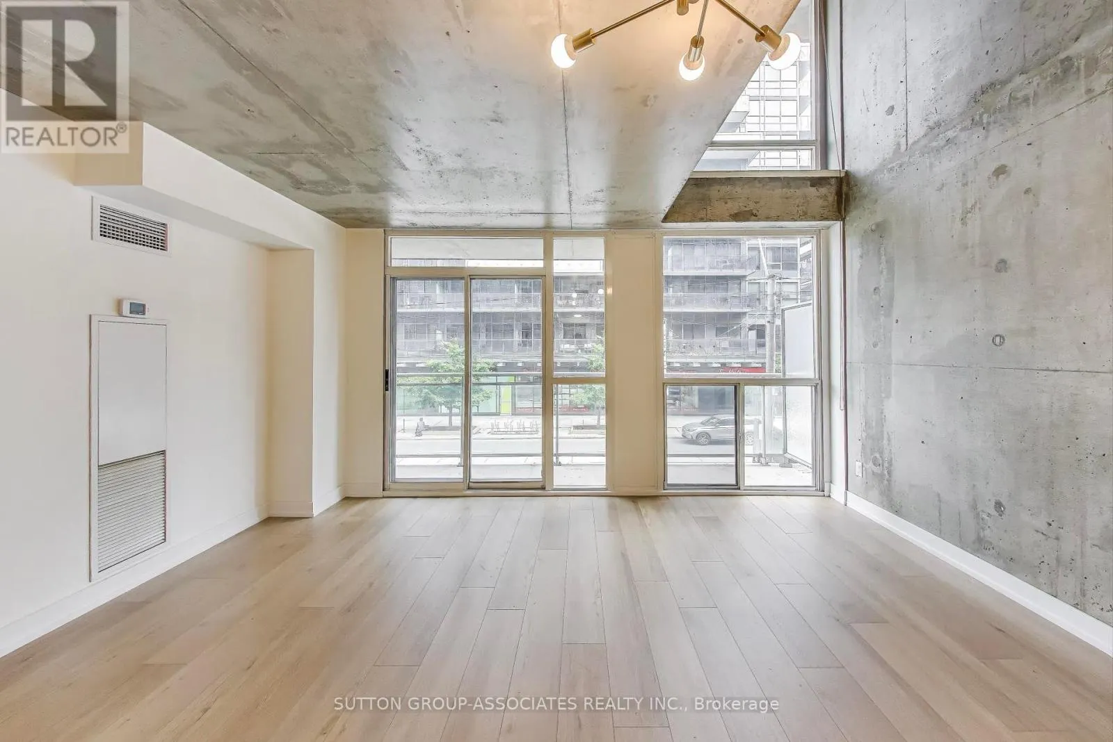 213 - 1029 KING STREET W