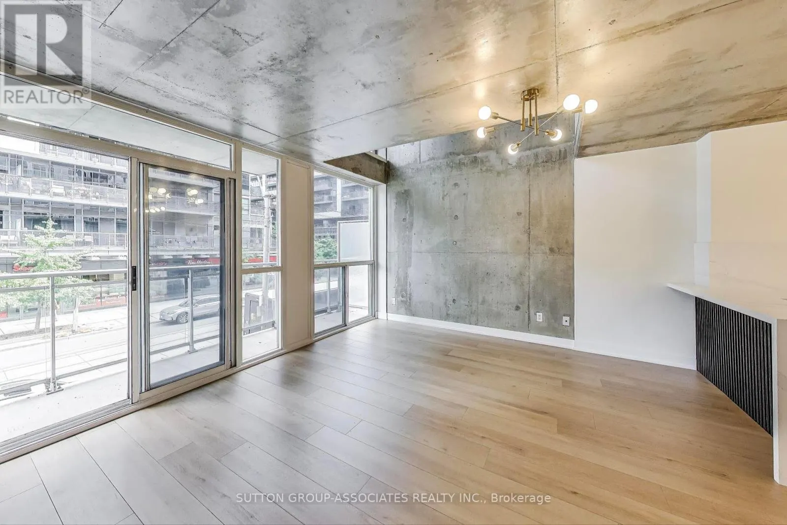 213 - 1029 KING STREET W