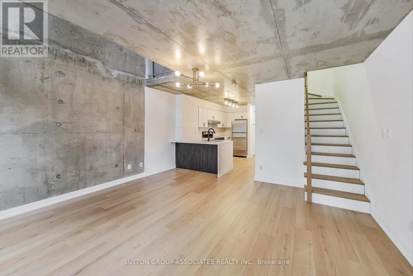 213 - 1029 KING STREET W