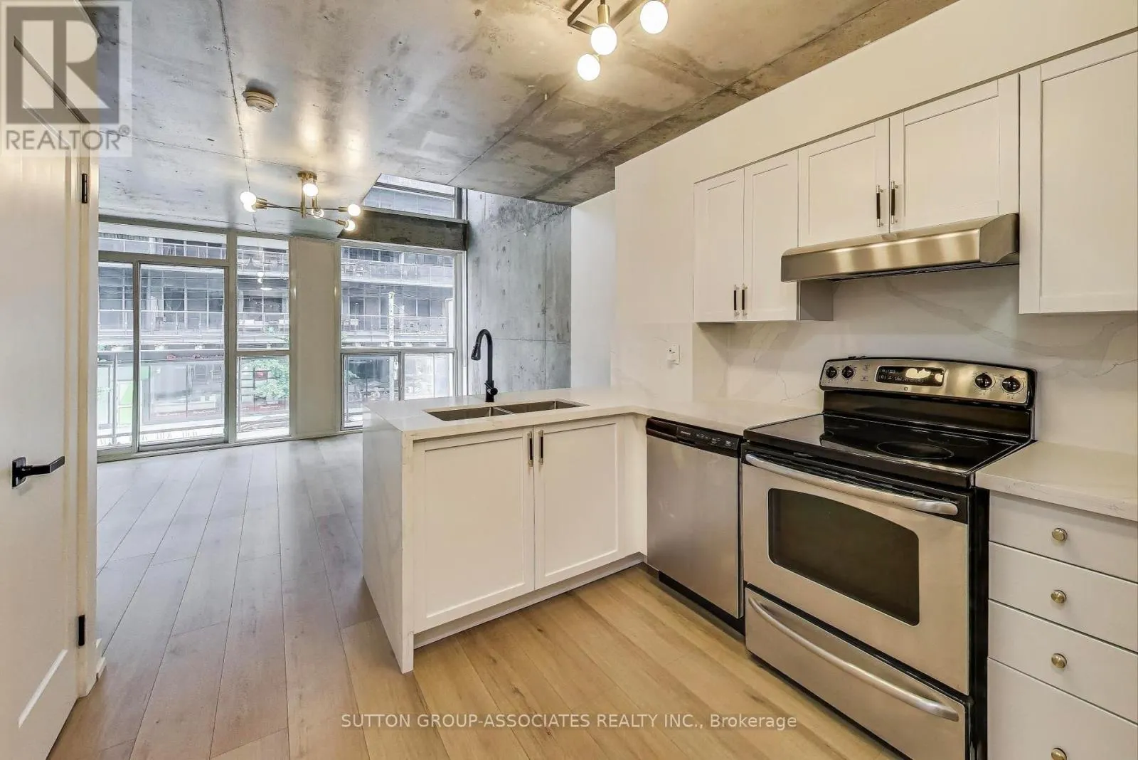 213 - 1029 KING STREET W