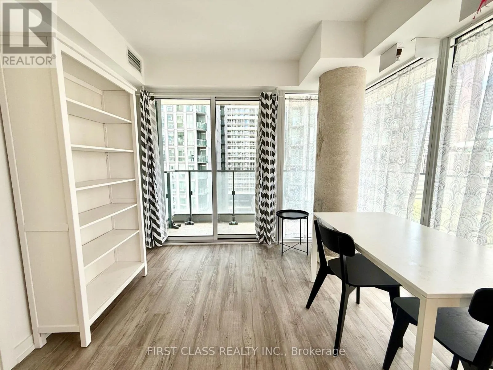 1802 - 77 SHUTER STREET