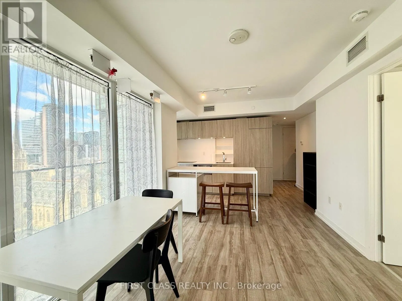 1802 - 77 SHUTER STREET