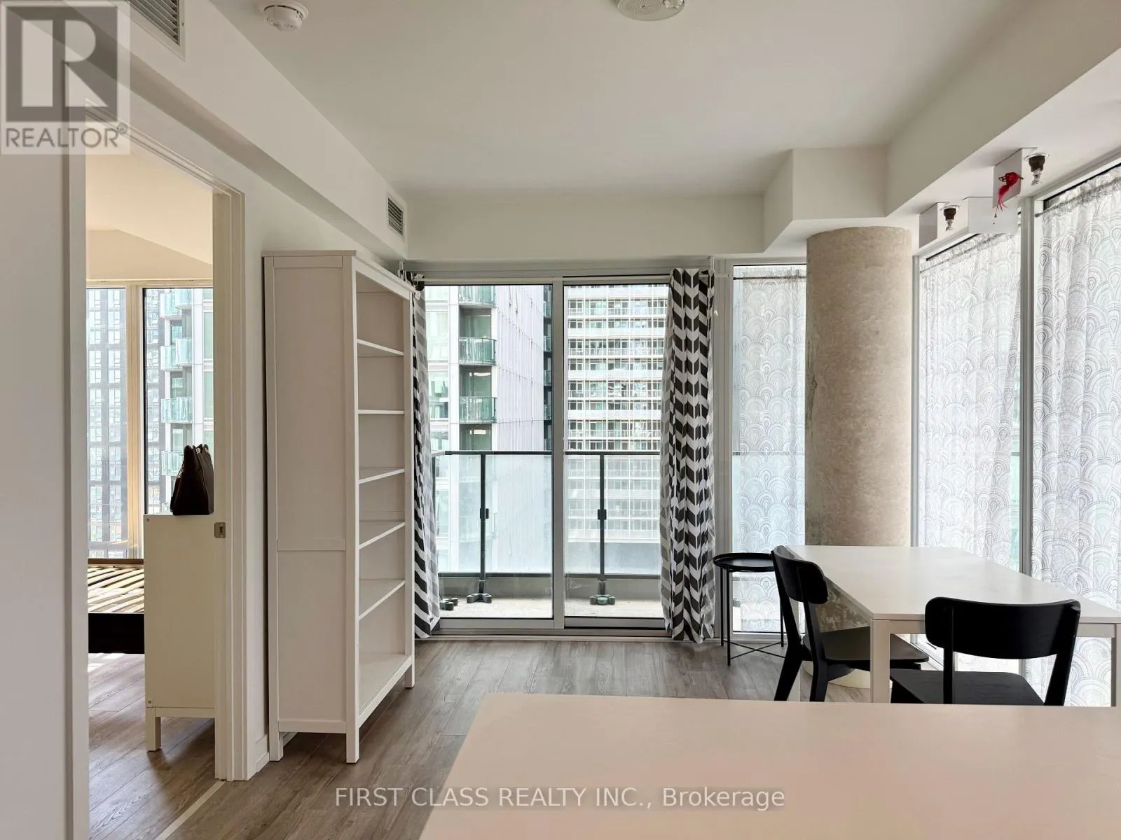 1802 - 77 SHUTER STREET