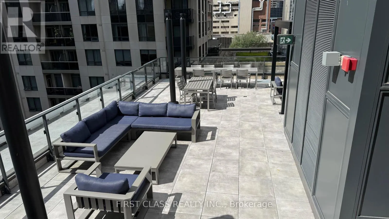 1802 - 77 SHUTER STREET
