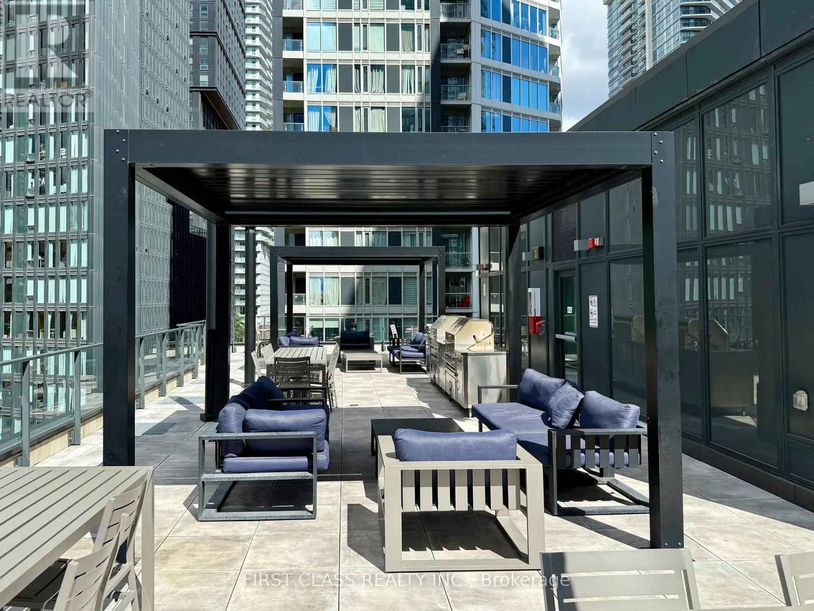 1802 - 77 SHUTER STREET