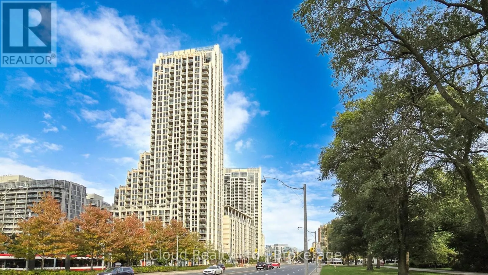 2707 - 628 FLEET STREET