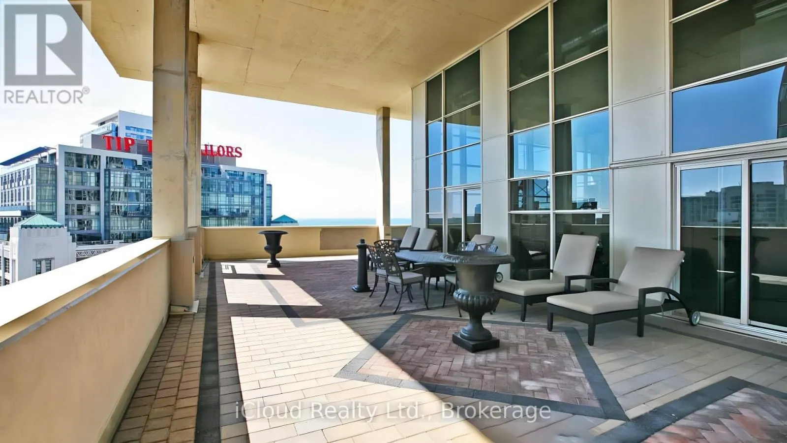 2707 - 628 FLEET STREET