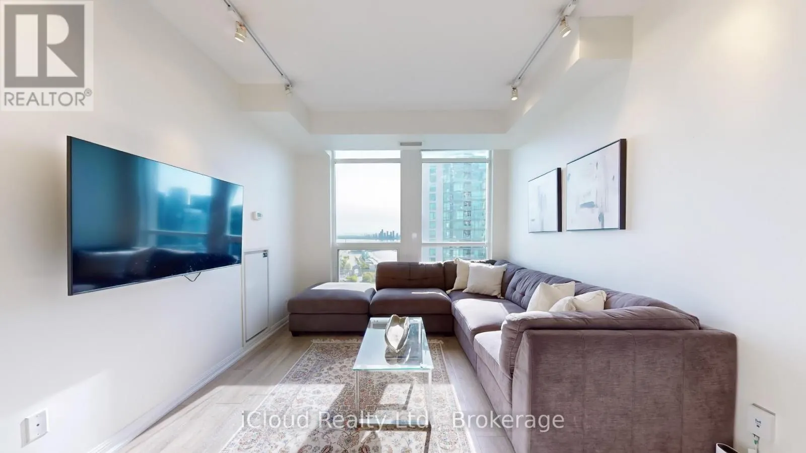 2707 - 628 FLEET STREET