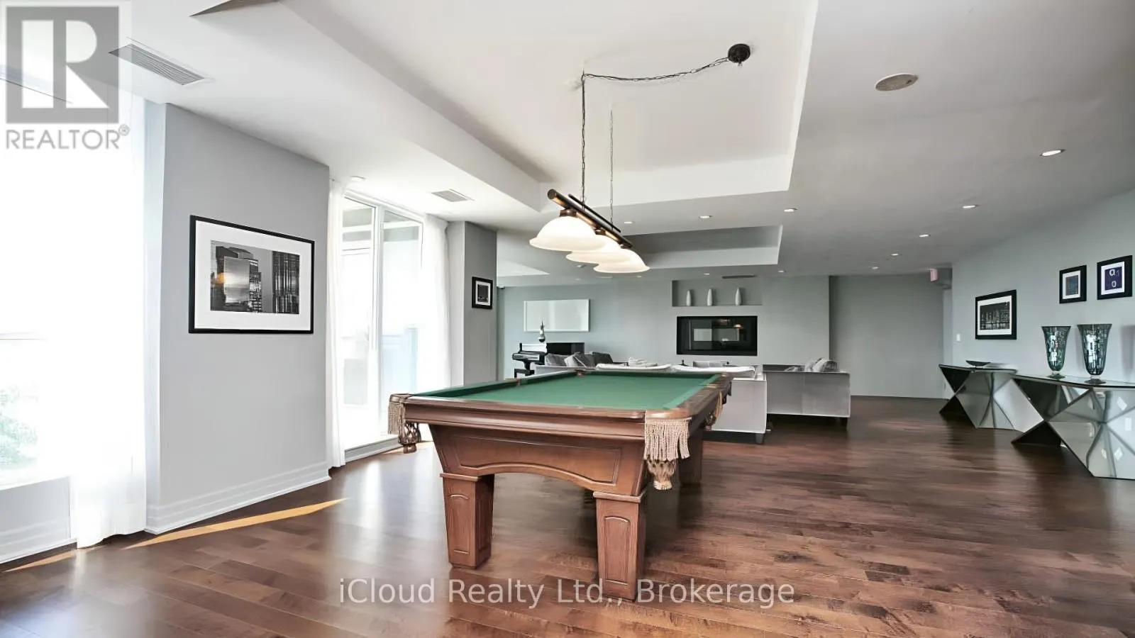 2707 - 628 FLEET STREET