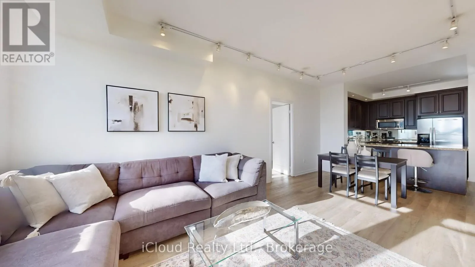 2707 - 628 FLEET STREET