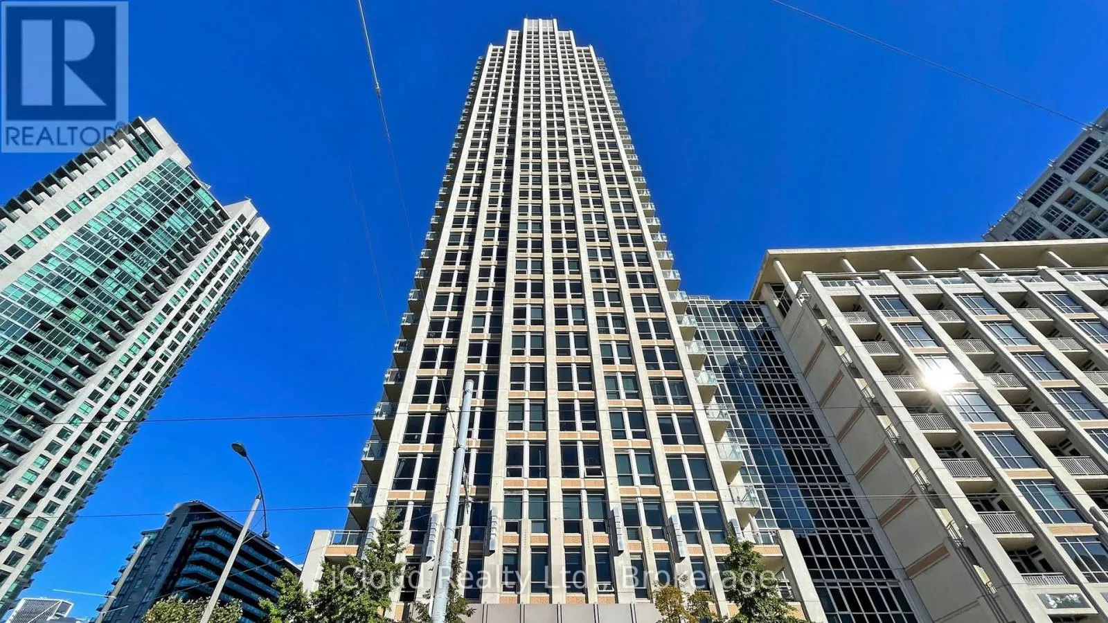 2707 - 628 FLEET STREET