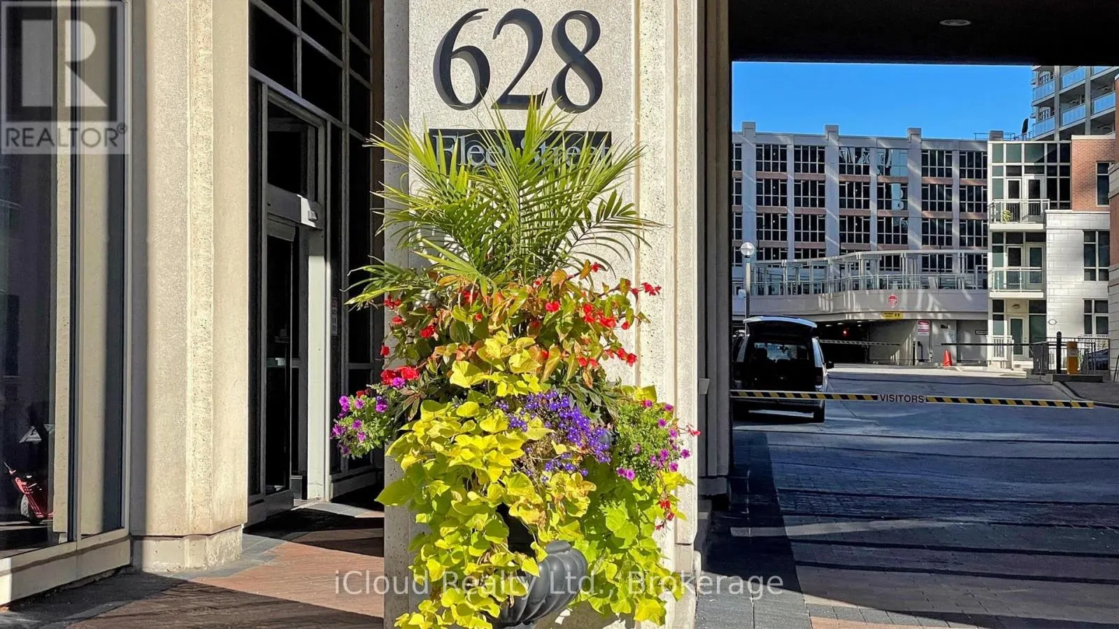 2707 - 628 FLEET STREET