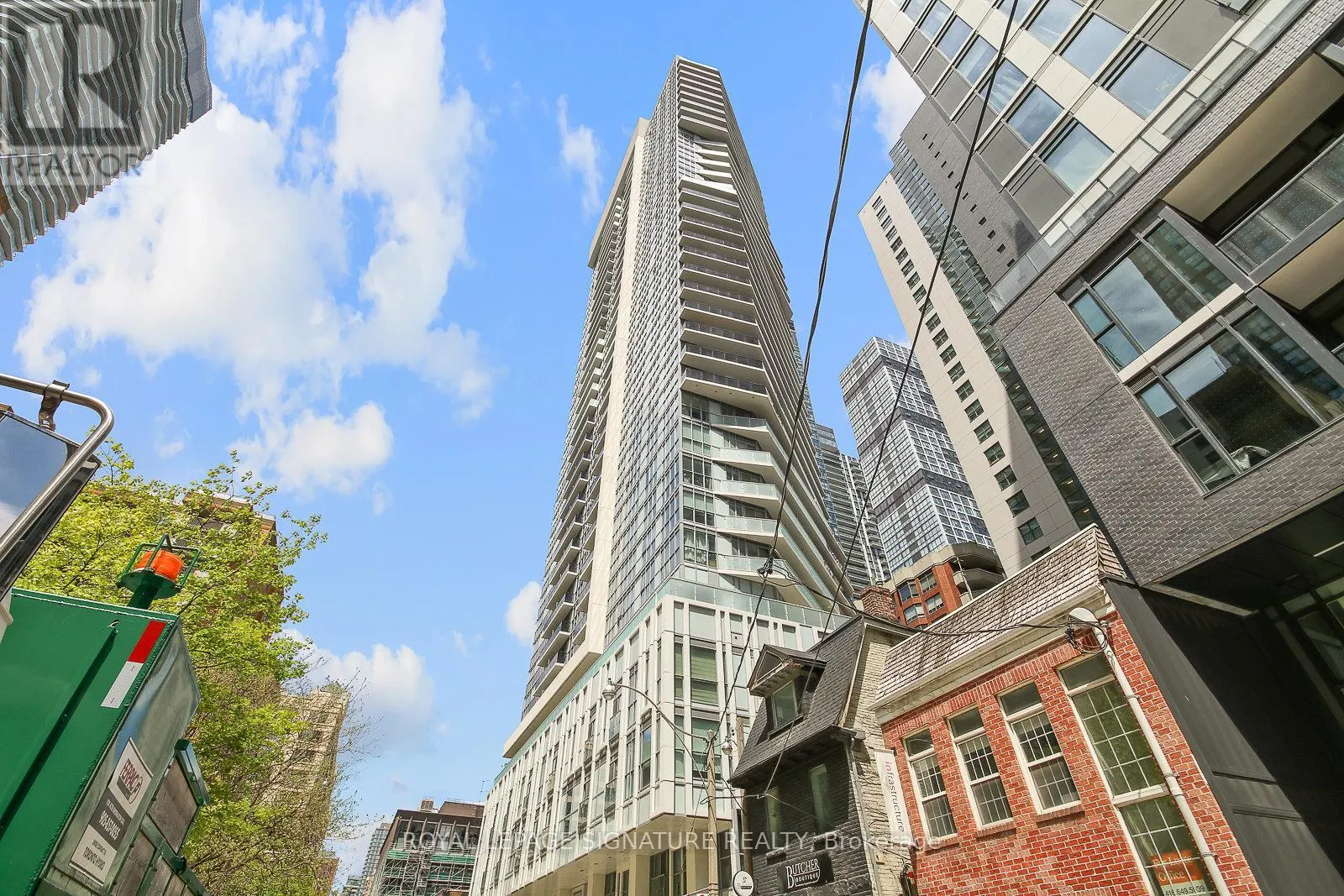 2501 - 77 MUTUAL STREET