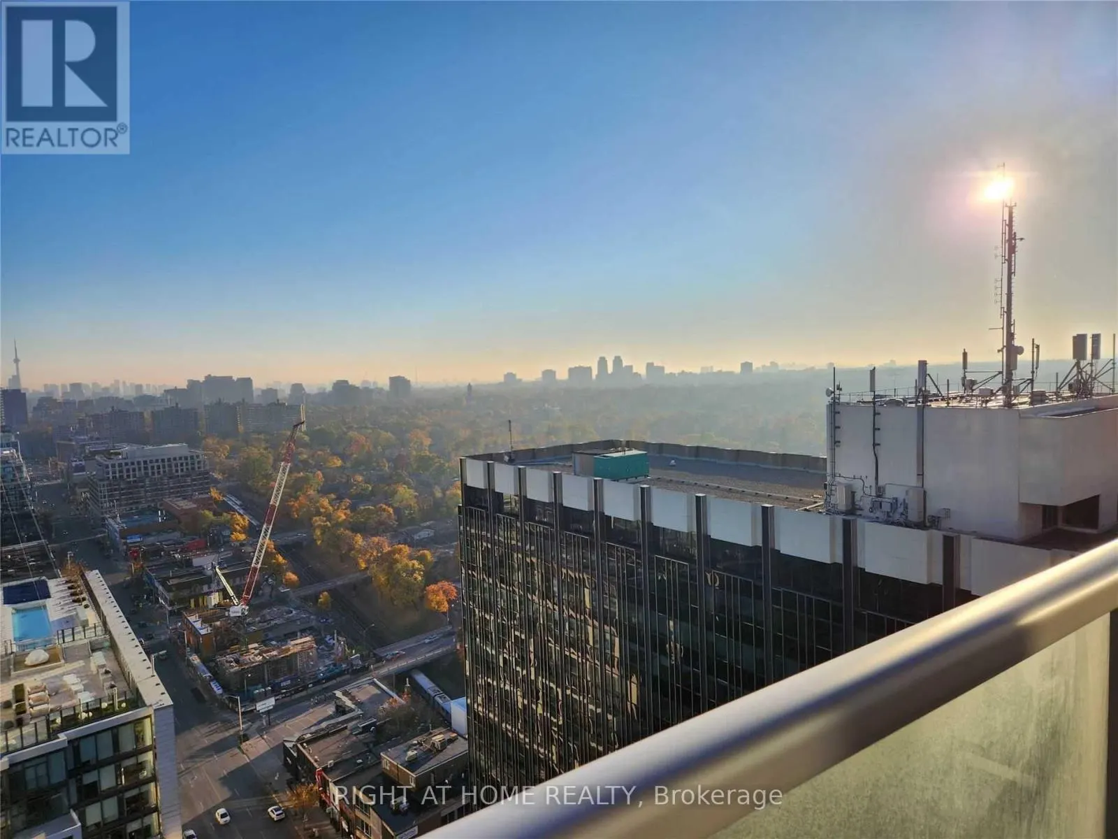 2805 - 2181 YONGE STREET
