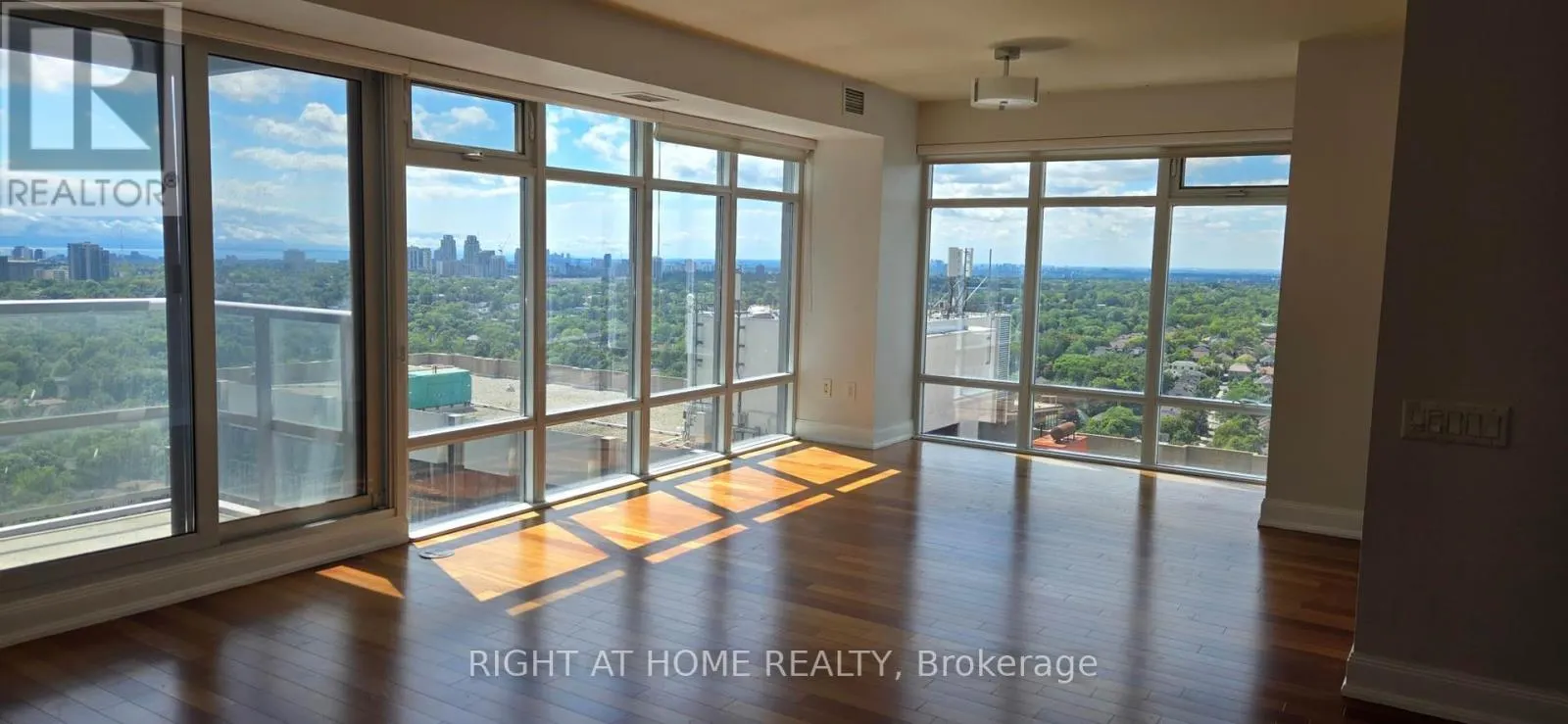 2805 - 2181 YONGE STREET
