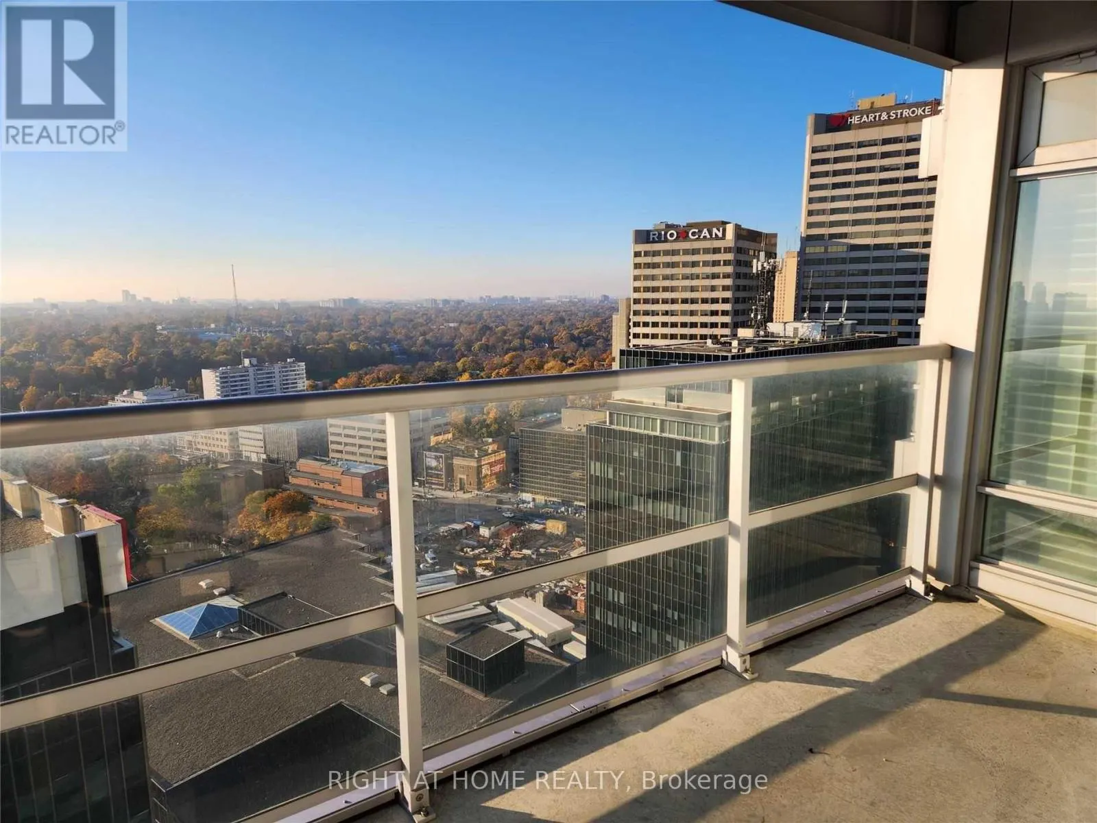 2805 - 2181 YONGE STREET