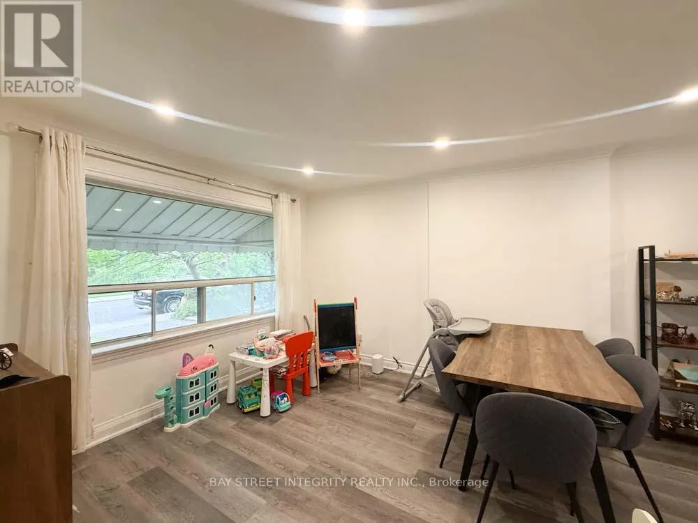 UPPER - 315 LAIRD DRIVE