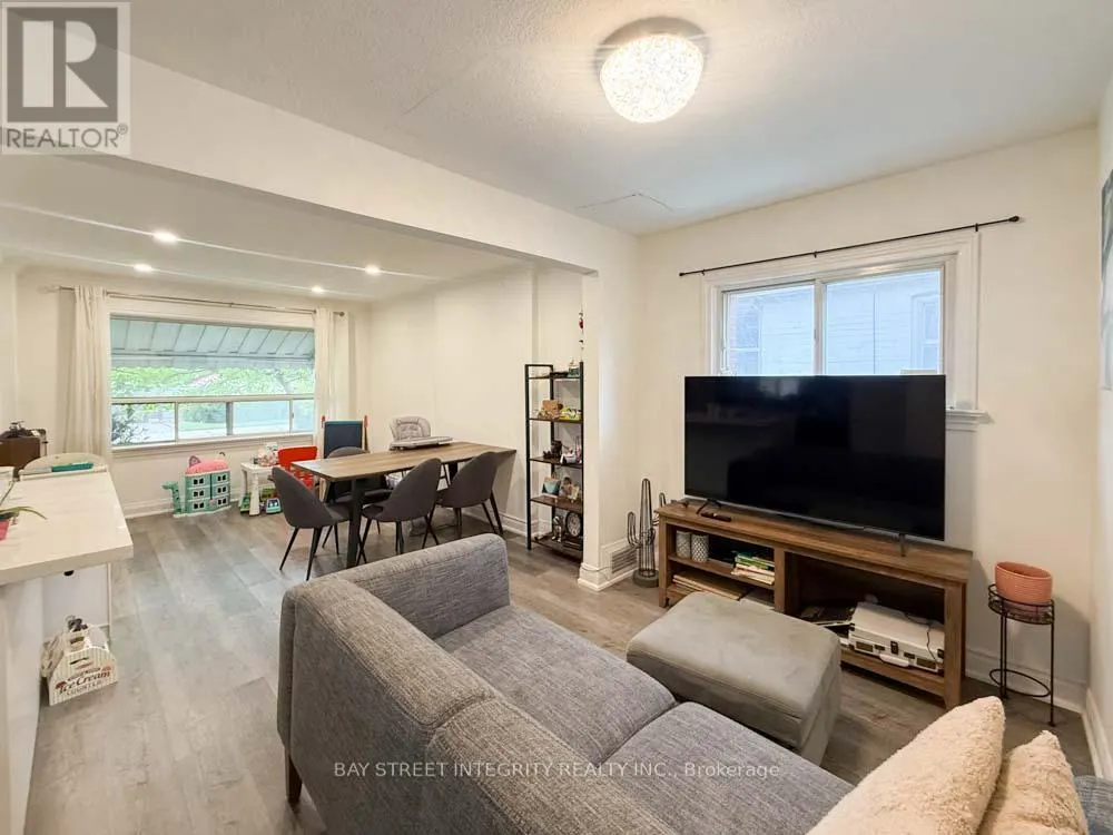 UPPER - 315 LAIRD DRIVE