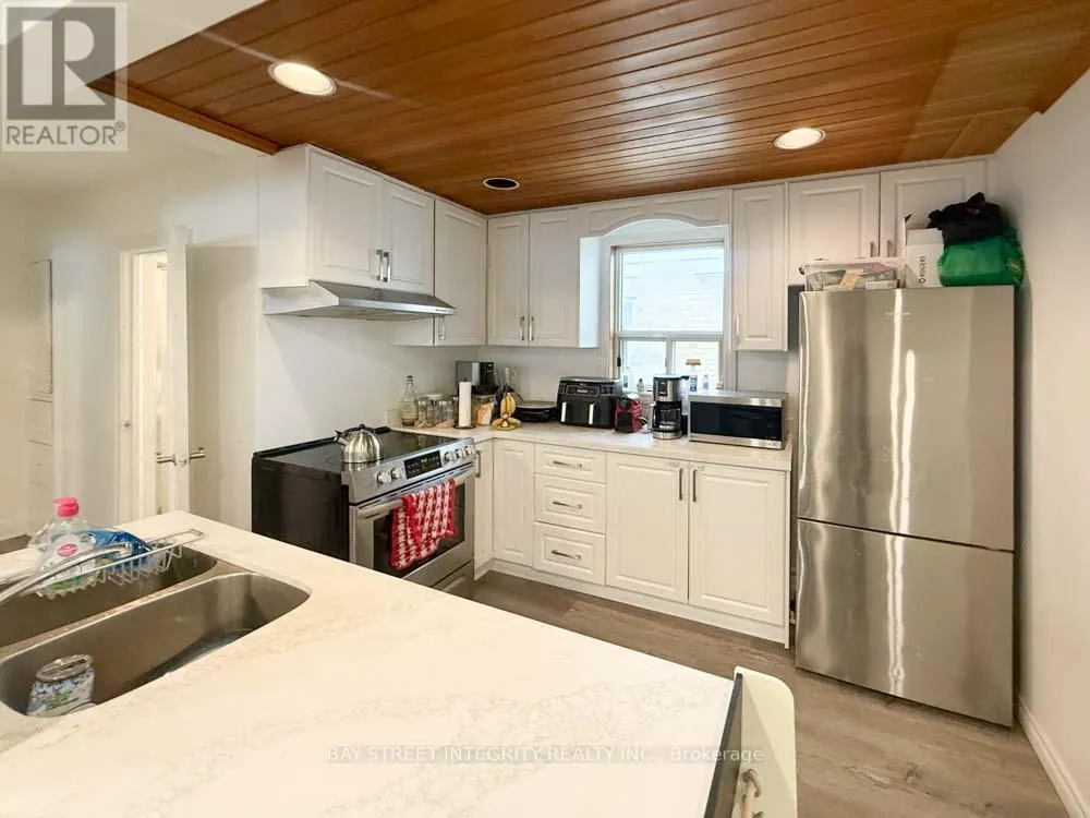 UPPER - 315 LAIRD DRIVE