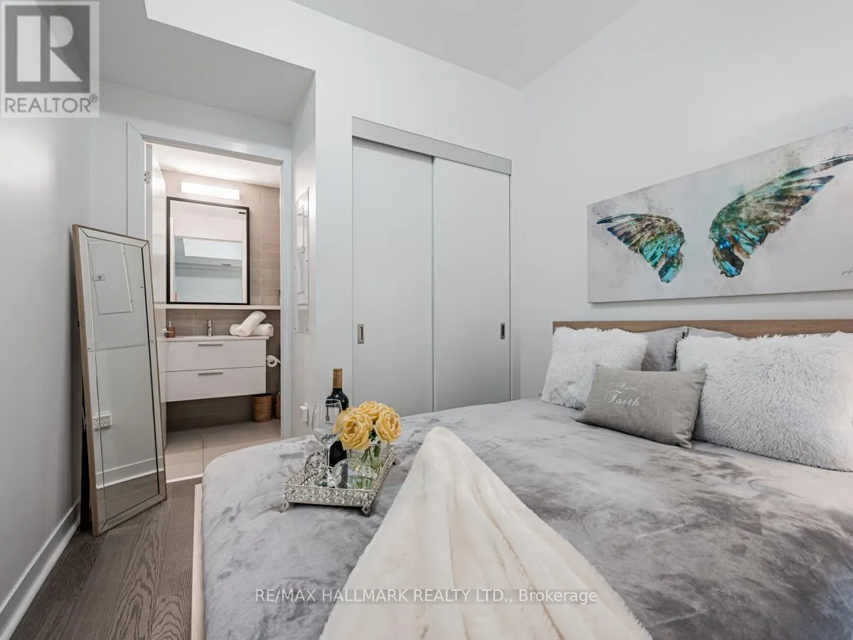 10 - 501 ADELAIDE STREET W