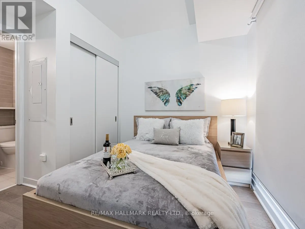 10 - 501 ADELAIDE STREET W