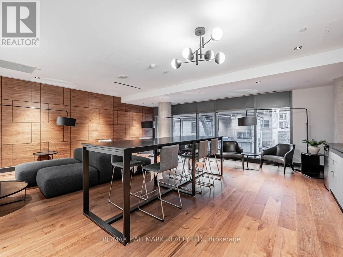 10 - 501 ADELAIDE STREET W