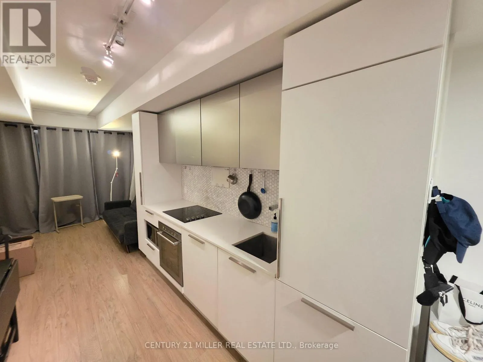 1005 - 85 WOOD STREET