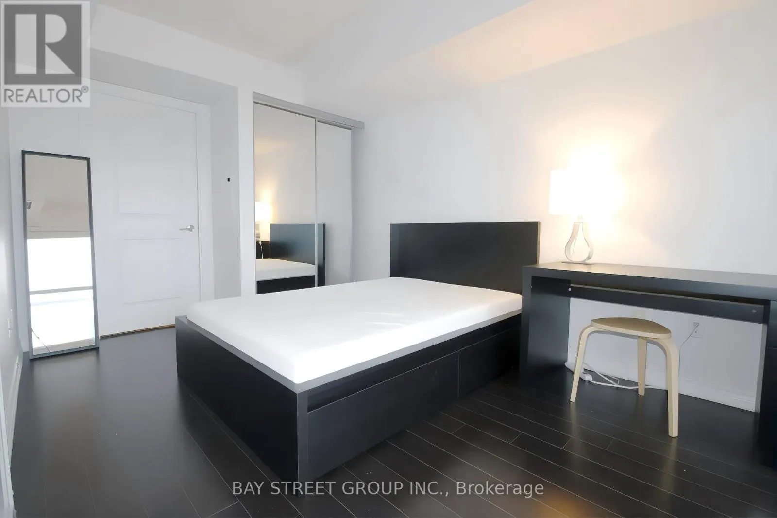 2213 - 386 YONGE STREET