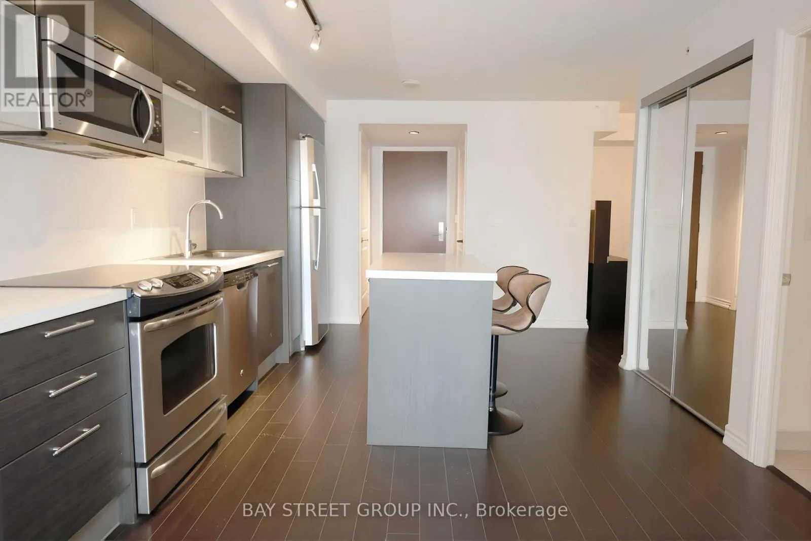 2213 - 386 YONGE STREET