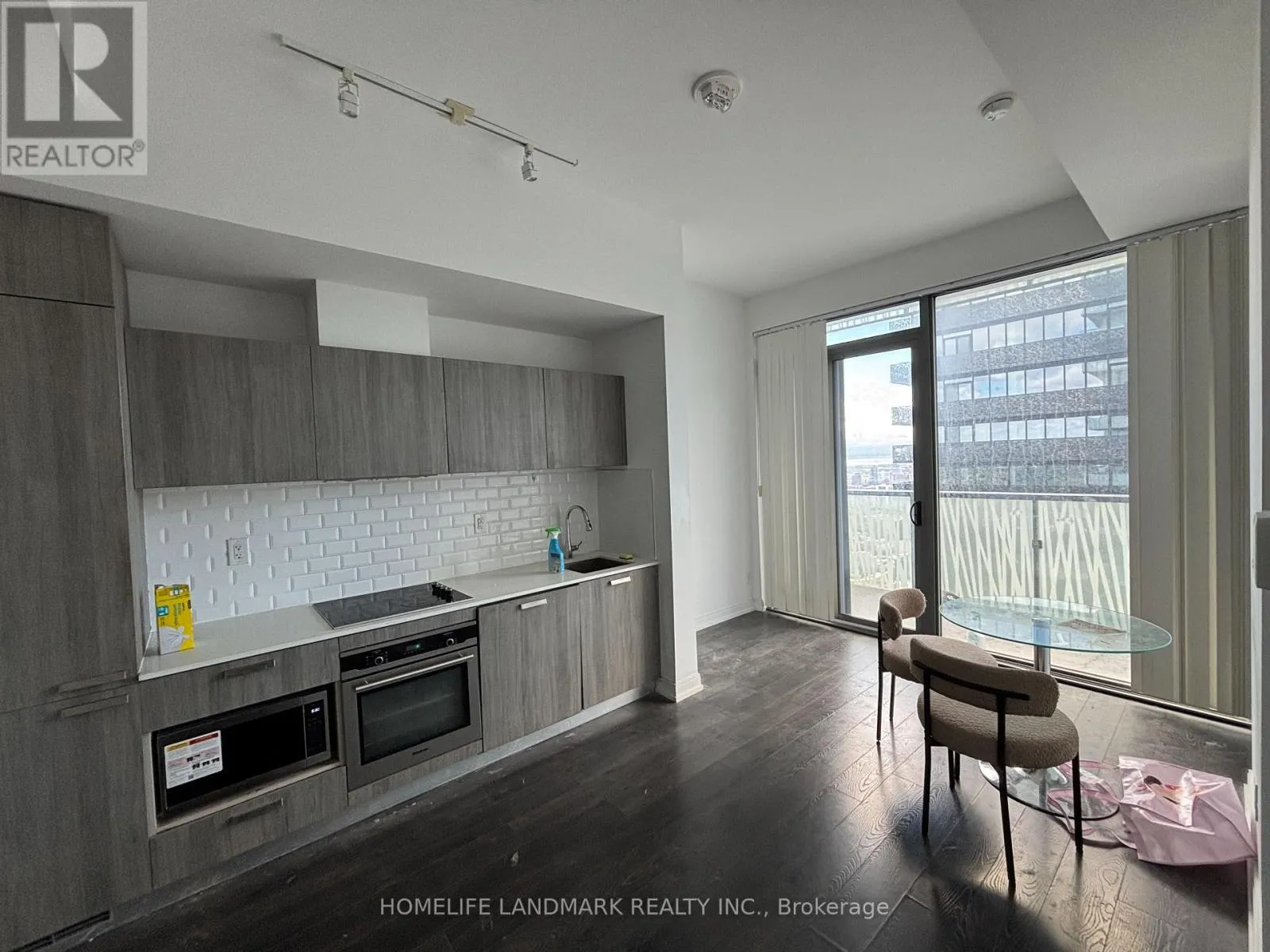 4604 - 50 CHARLES STREET E