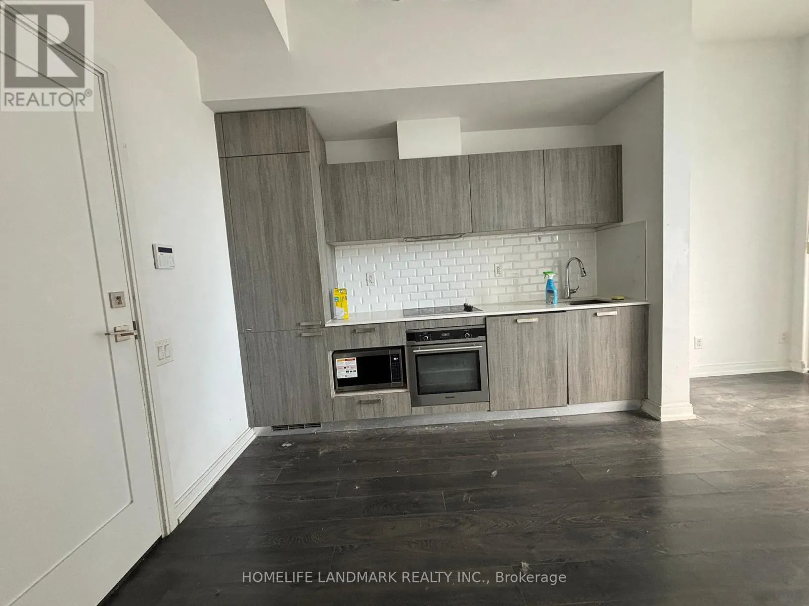 4604 - 50 CHARLES STREET E