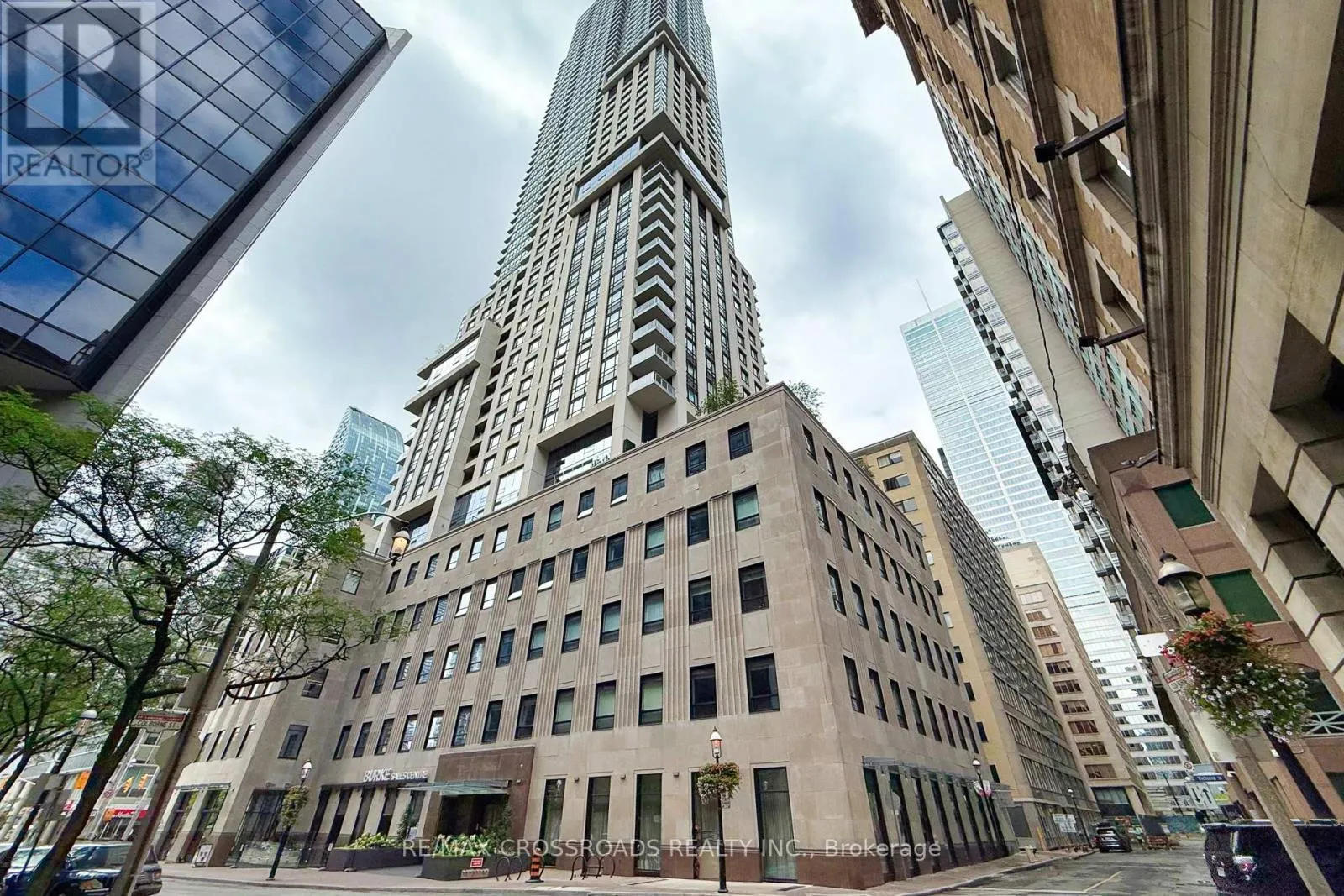 3405 - 88 SCOTT STREET