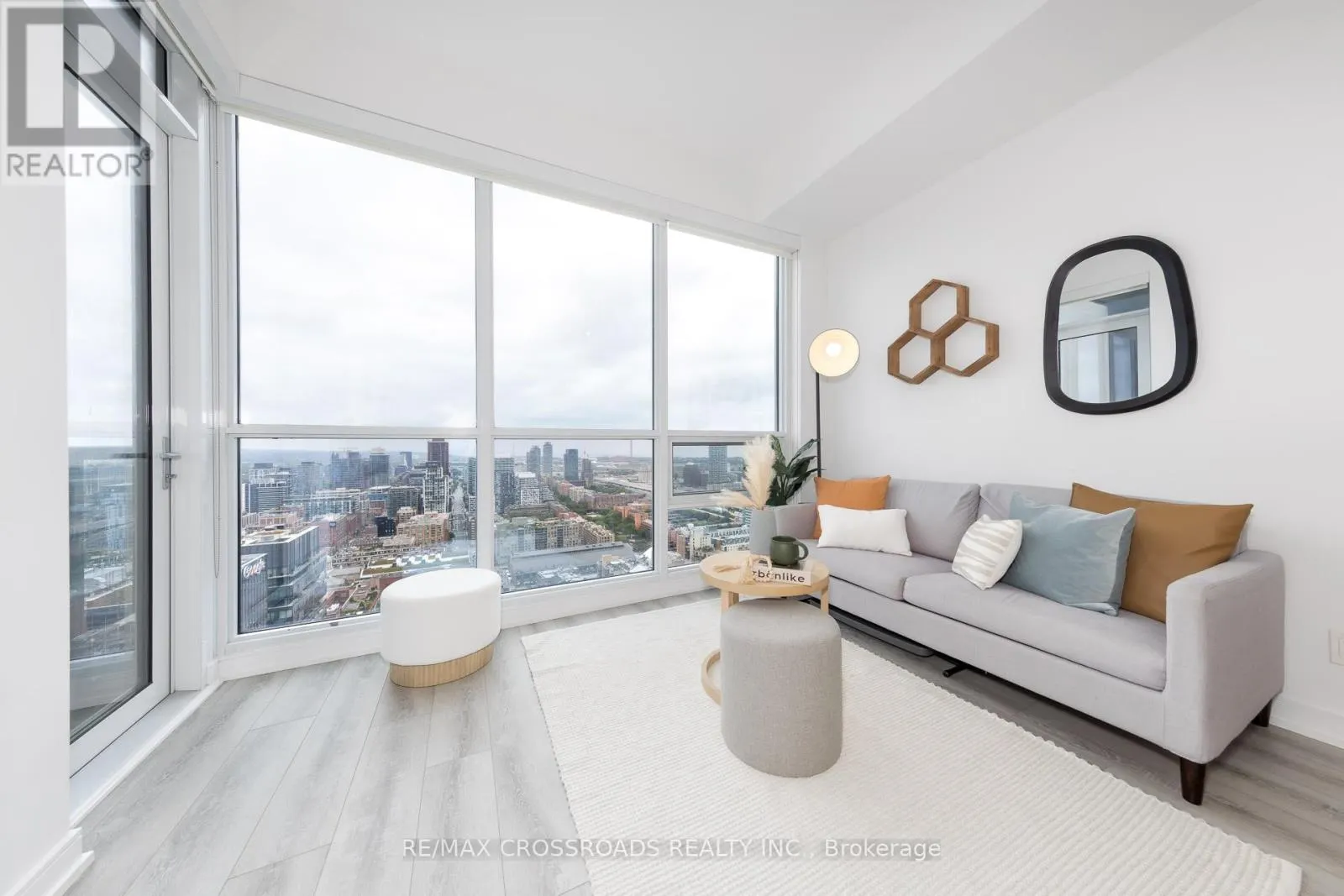 3405 - 88 SCOTT STREET