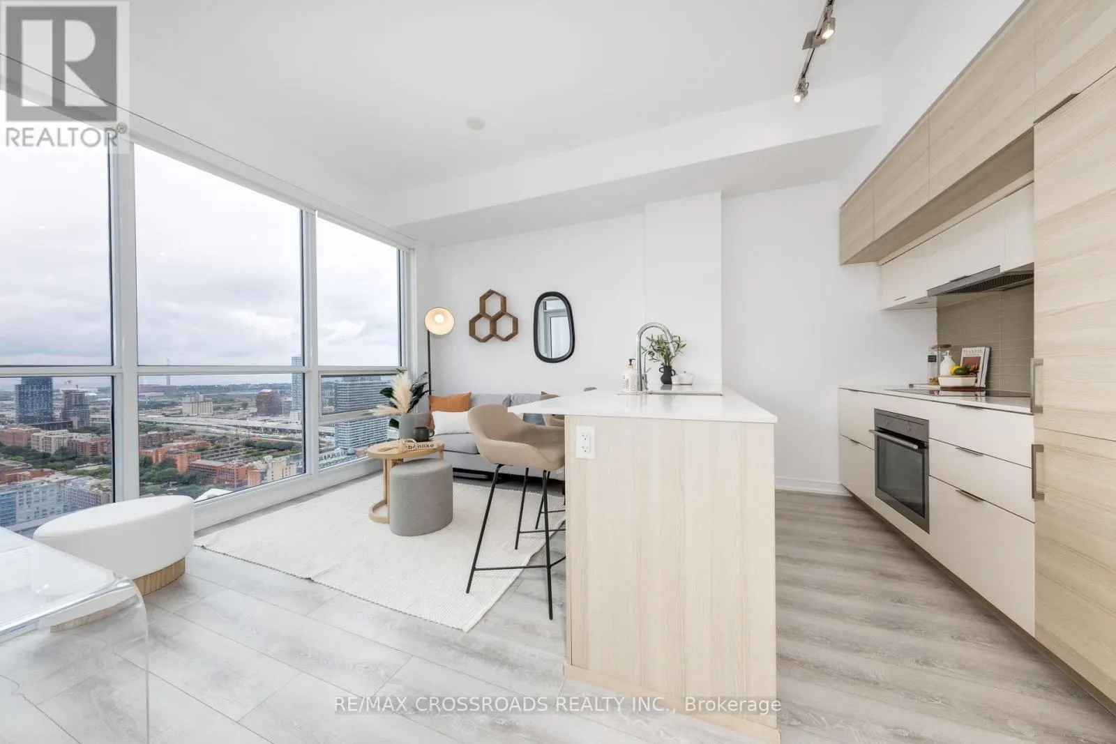 3405 - 88 SCOTT STREET