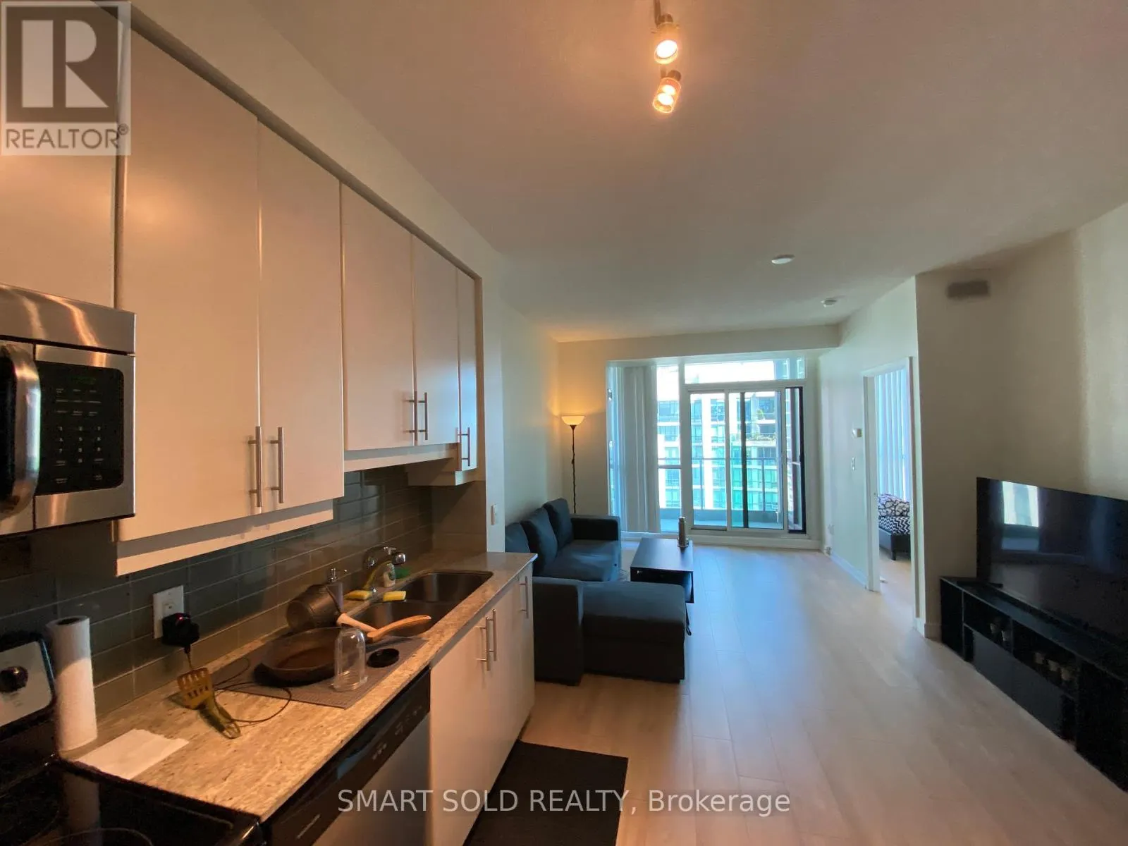 2807 - 33 BAY STREET