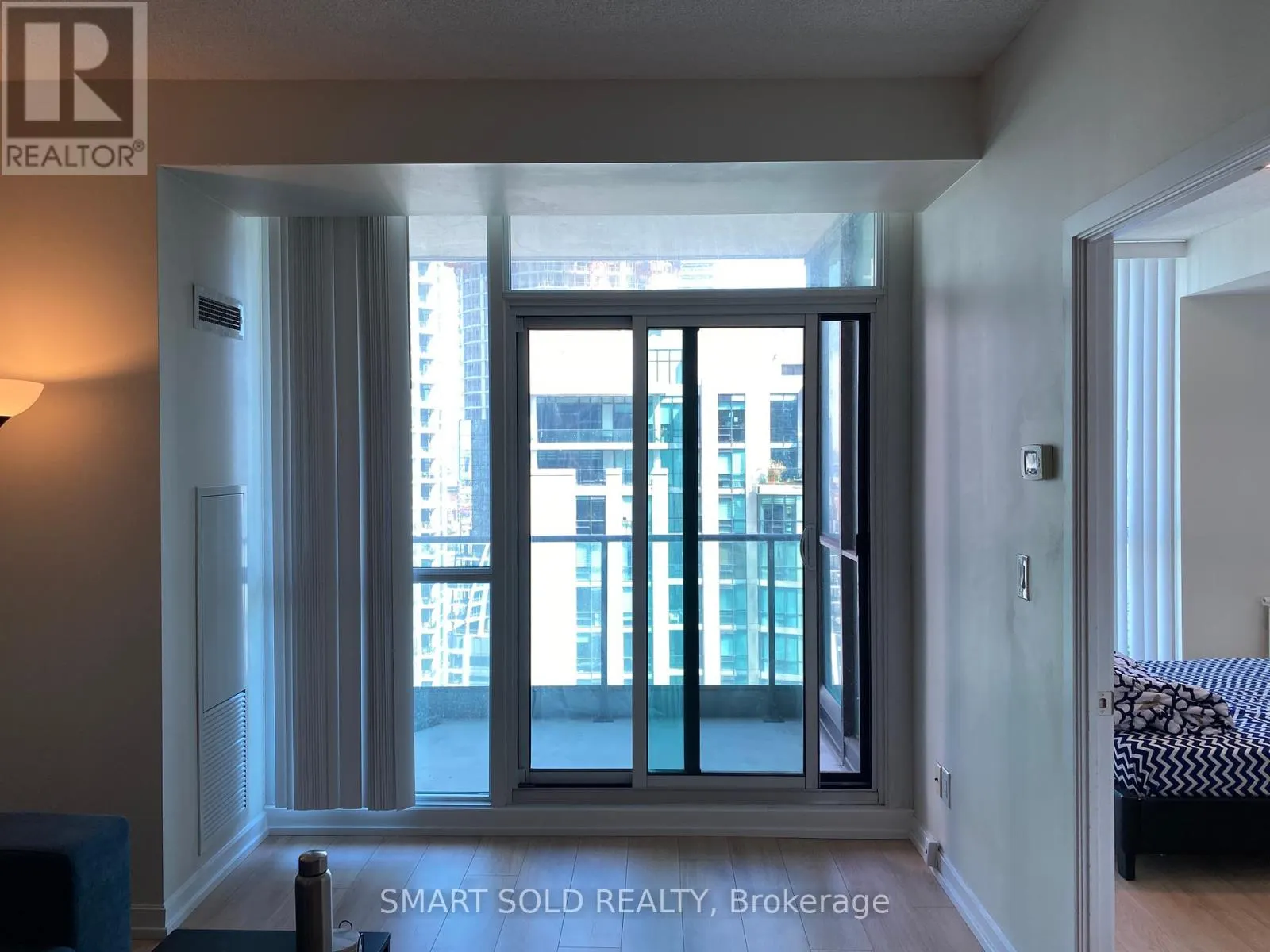 2807 - 33 BAY STREET