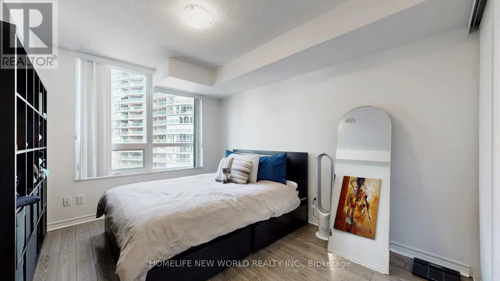 1222 - 25 LOWER SIMCOE STREET
