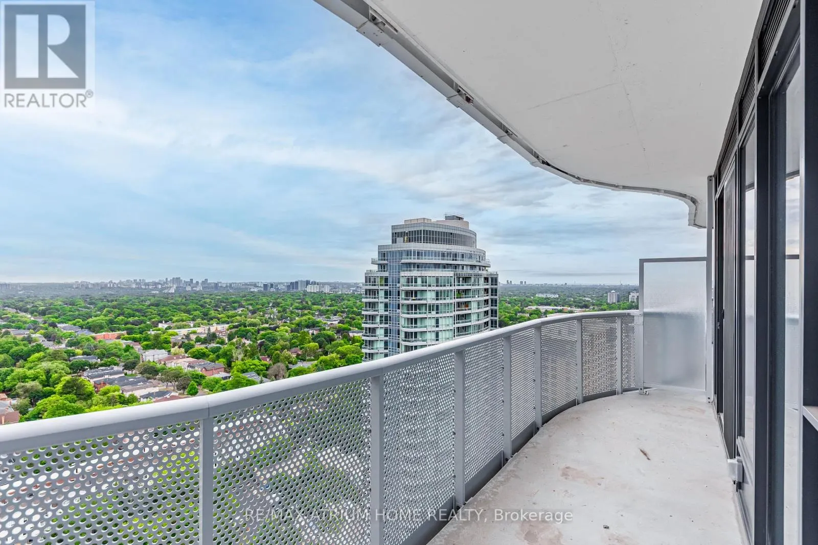 2509 - 15 HOLMES AVENUE
