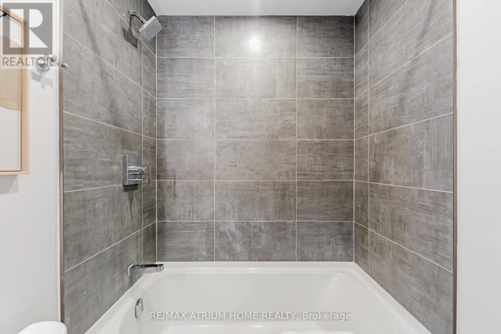2509 - 15 HOLMES AVENUE