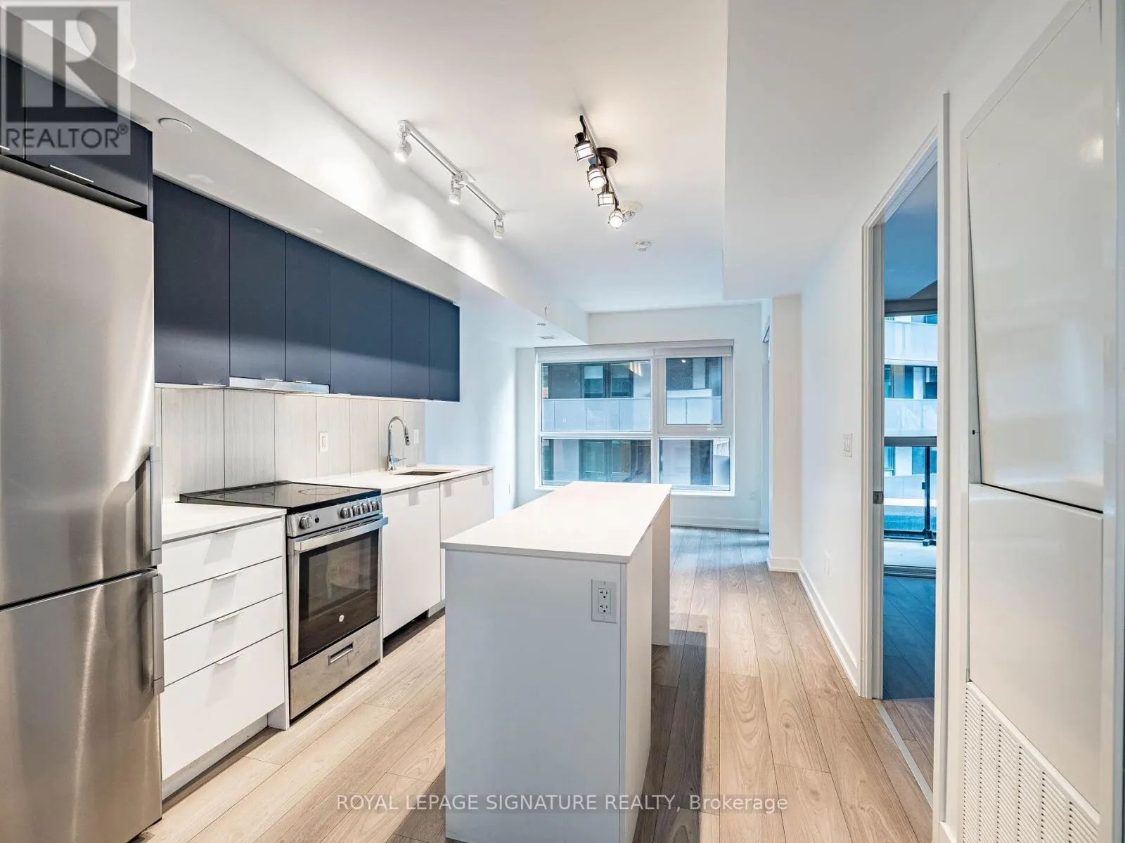 525 - 8 TIPPETT ROAD