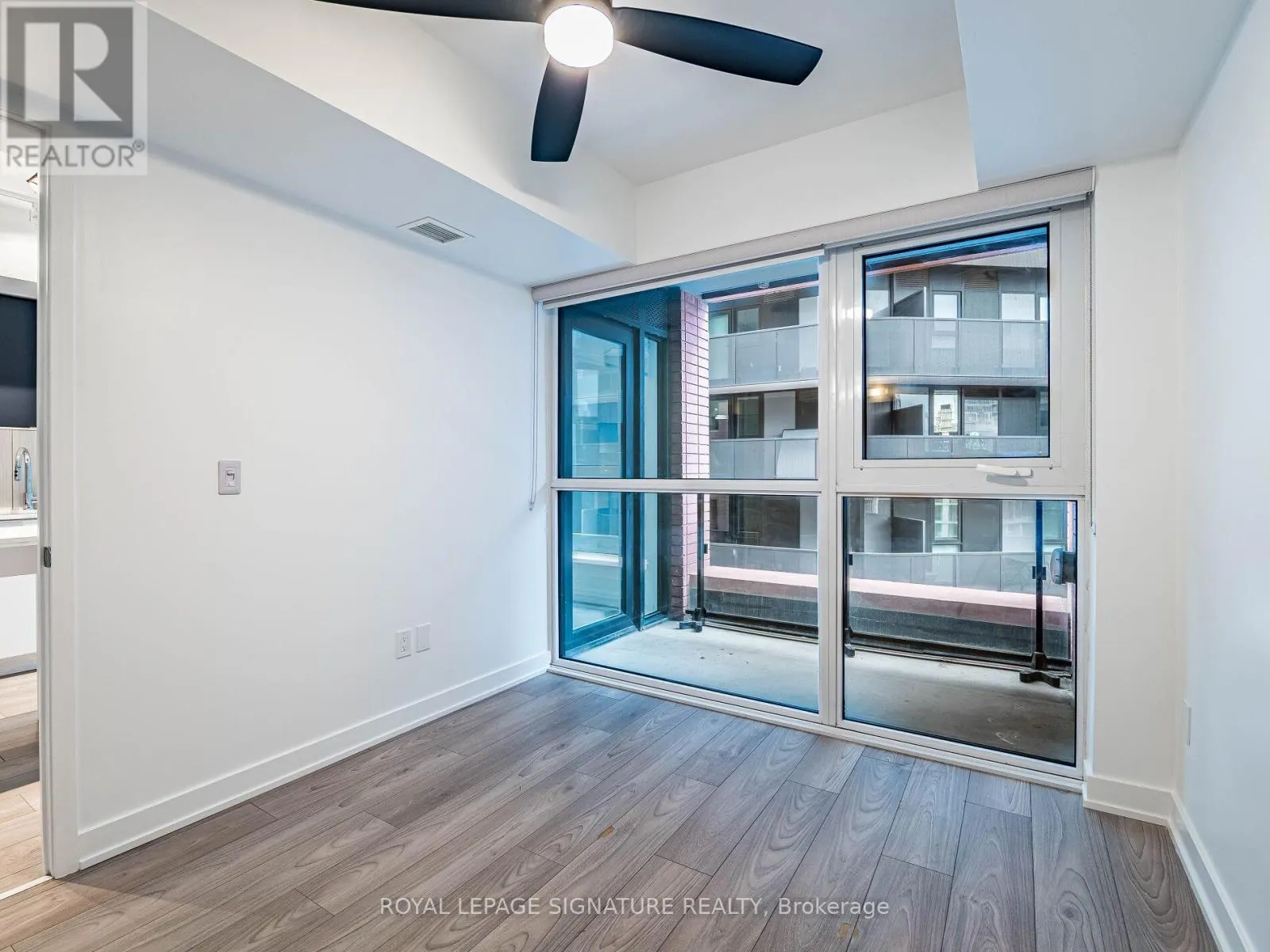 525 - 8 TIPPETT ROAD