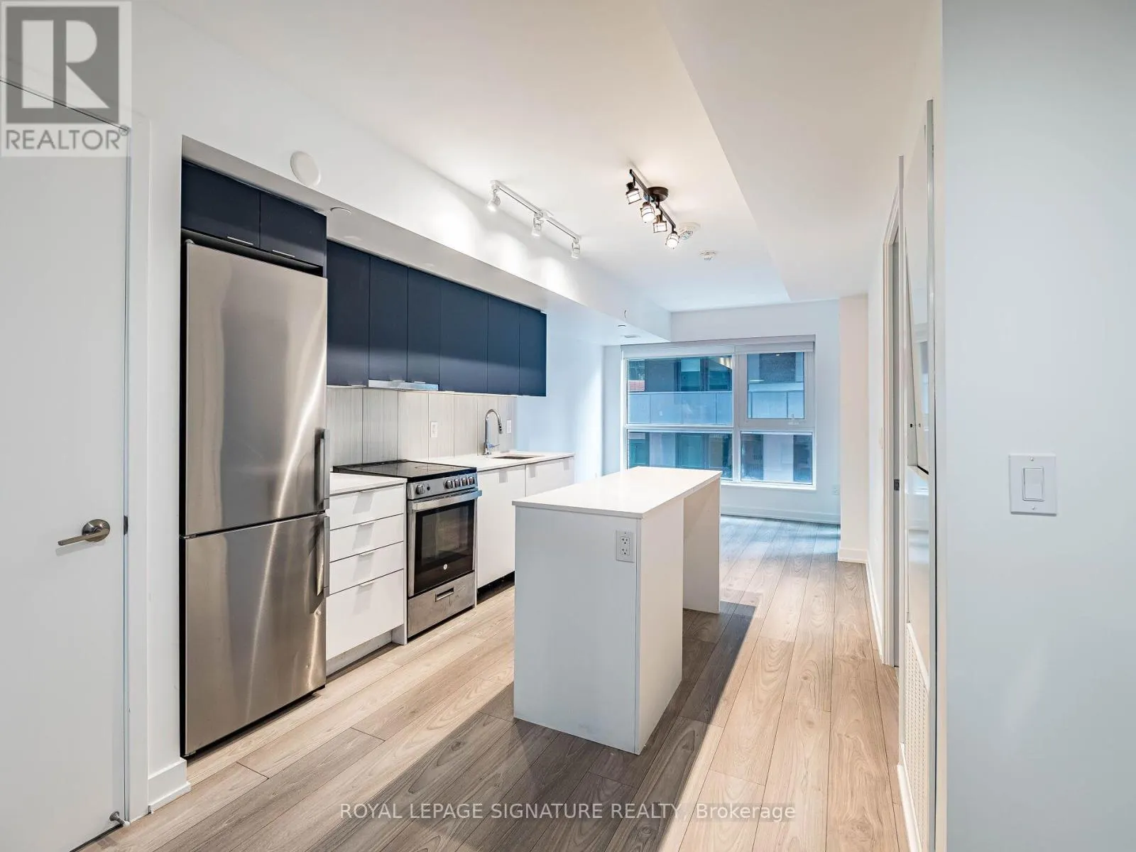 525 - 8 TIPPETT ROAD