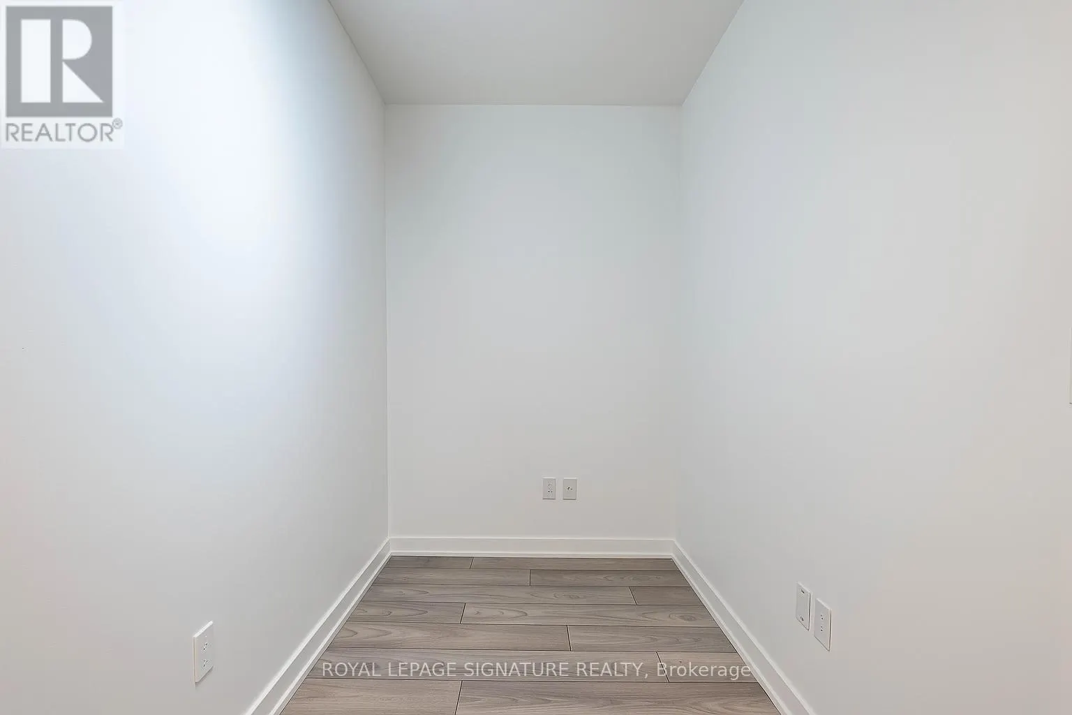 525 - 8 TIPPETT ROAD
