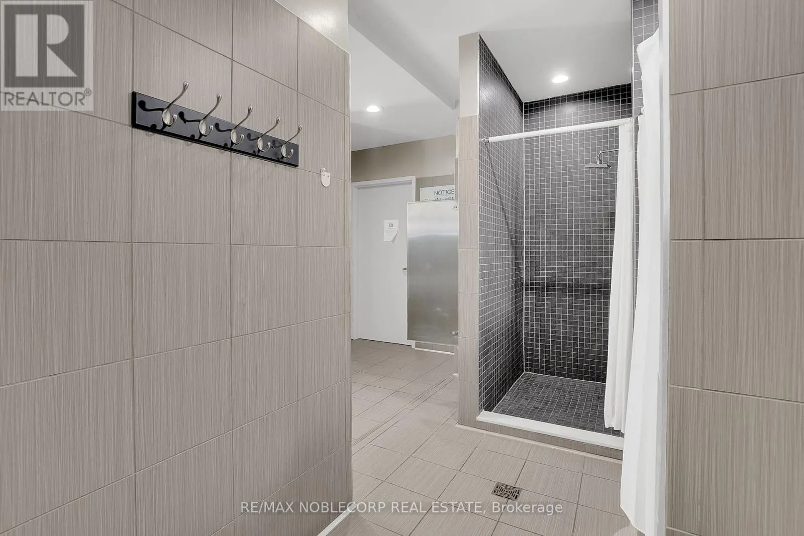 500 - 33 SHEPPARD AVENUE E