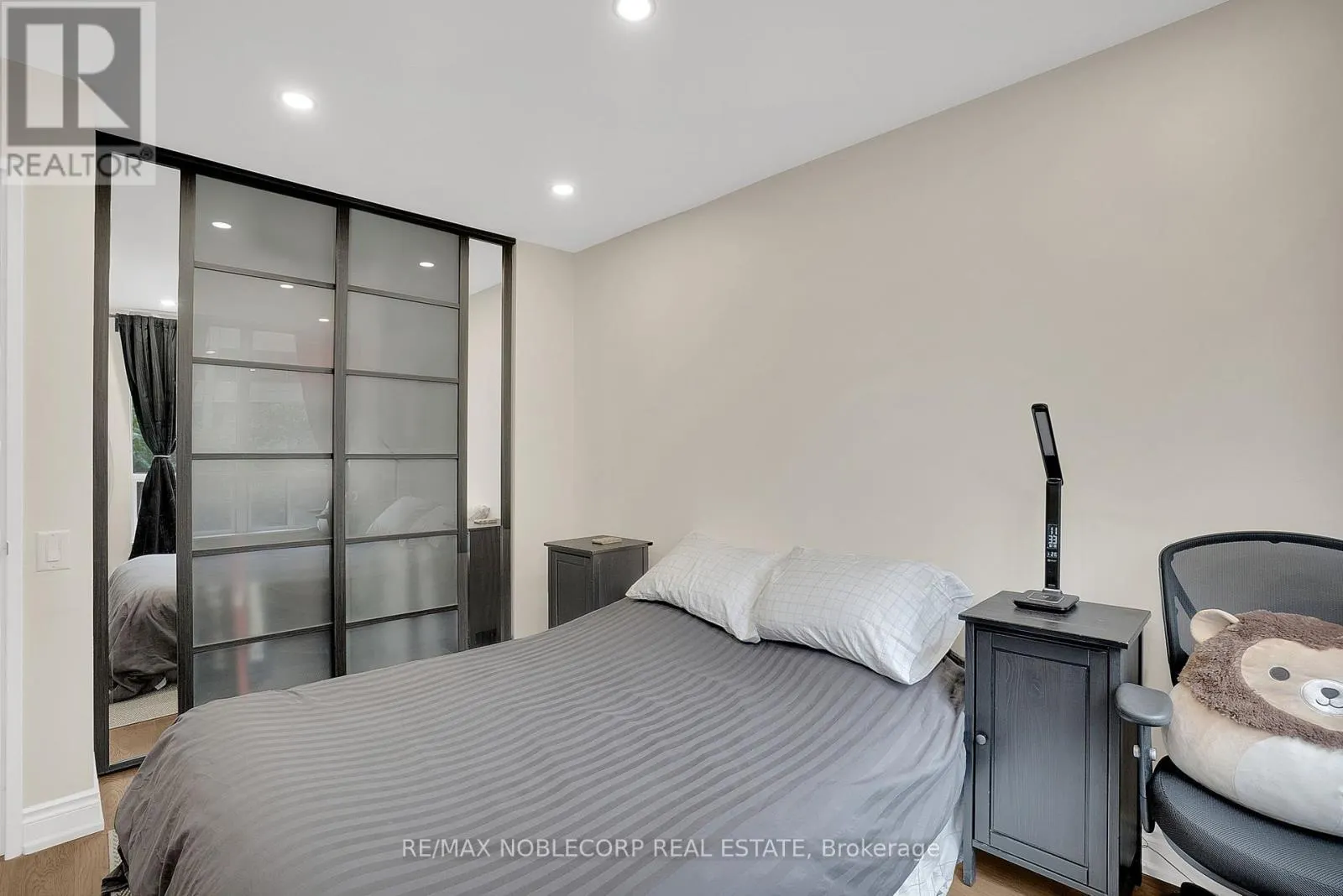 500 - 33 SHEPPARD AVENUE E