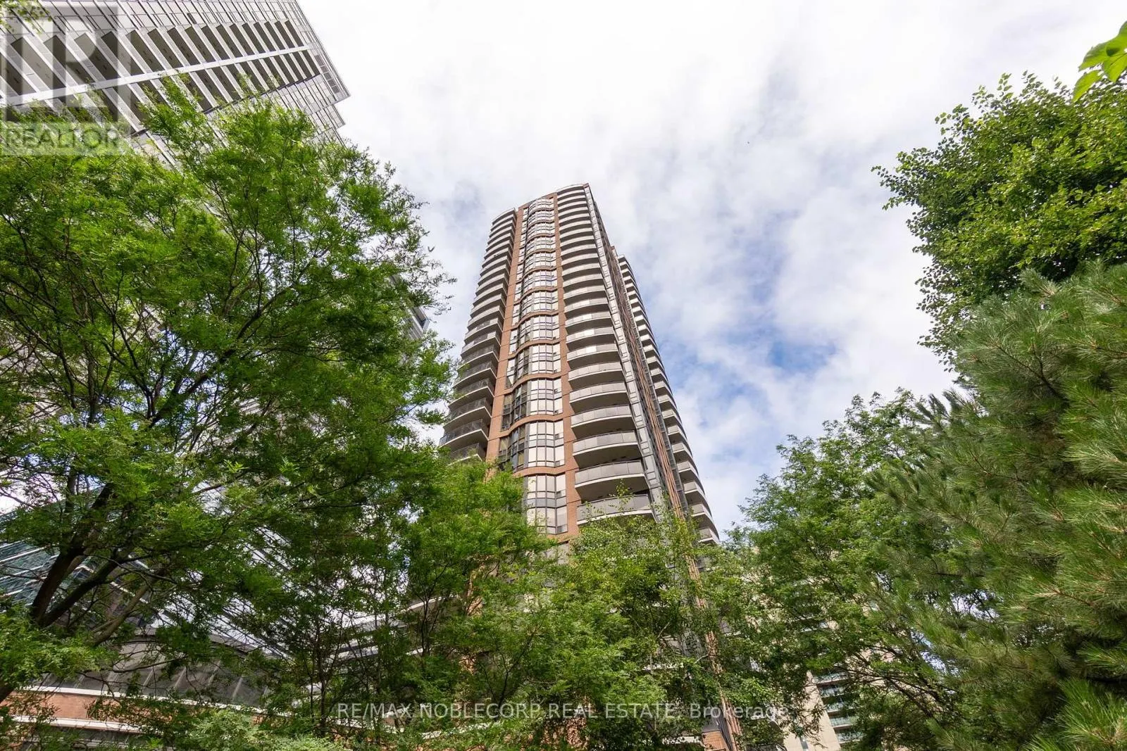 500 - 33 SHEPPARD AVENUE E