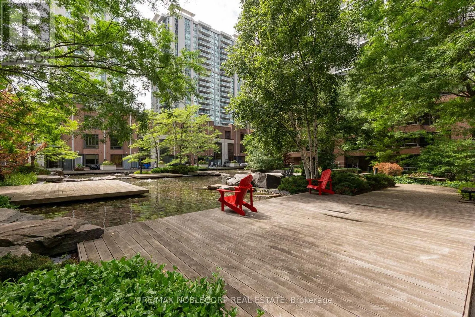 500 - 33 SHEPPARD AVENUE E